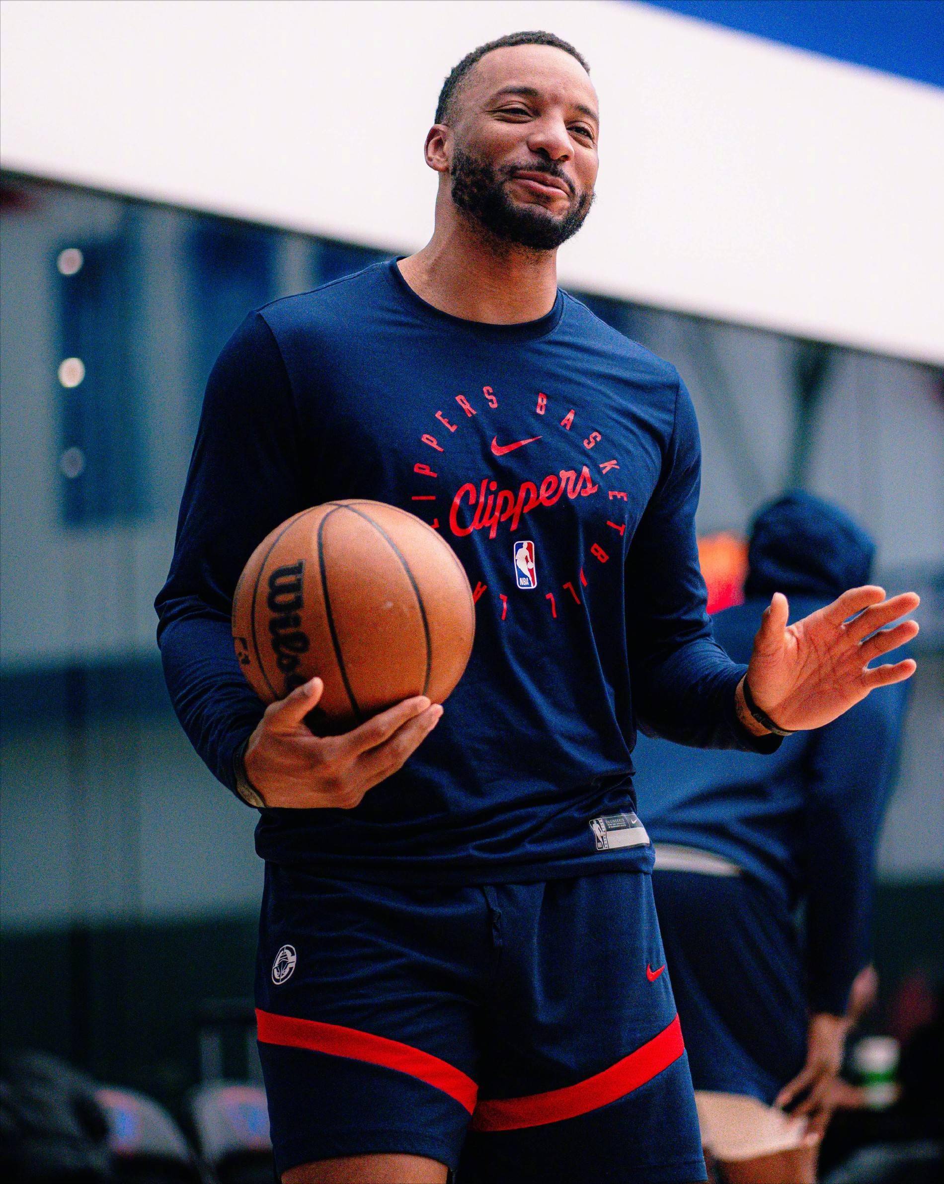 开云官网-哈登完成续约快船活跃